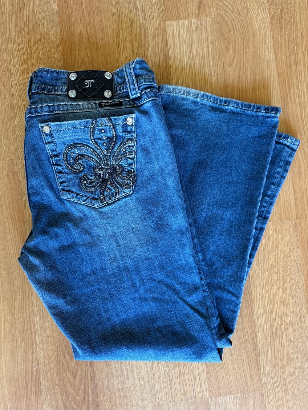 Miss Me Y2K Bling Boot Cut Jeans with Embellished Fleur-de-Lis Pocket Size 34